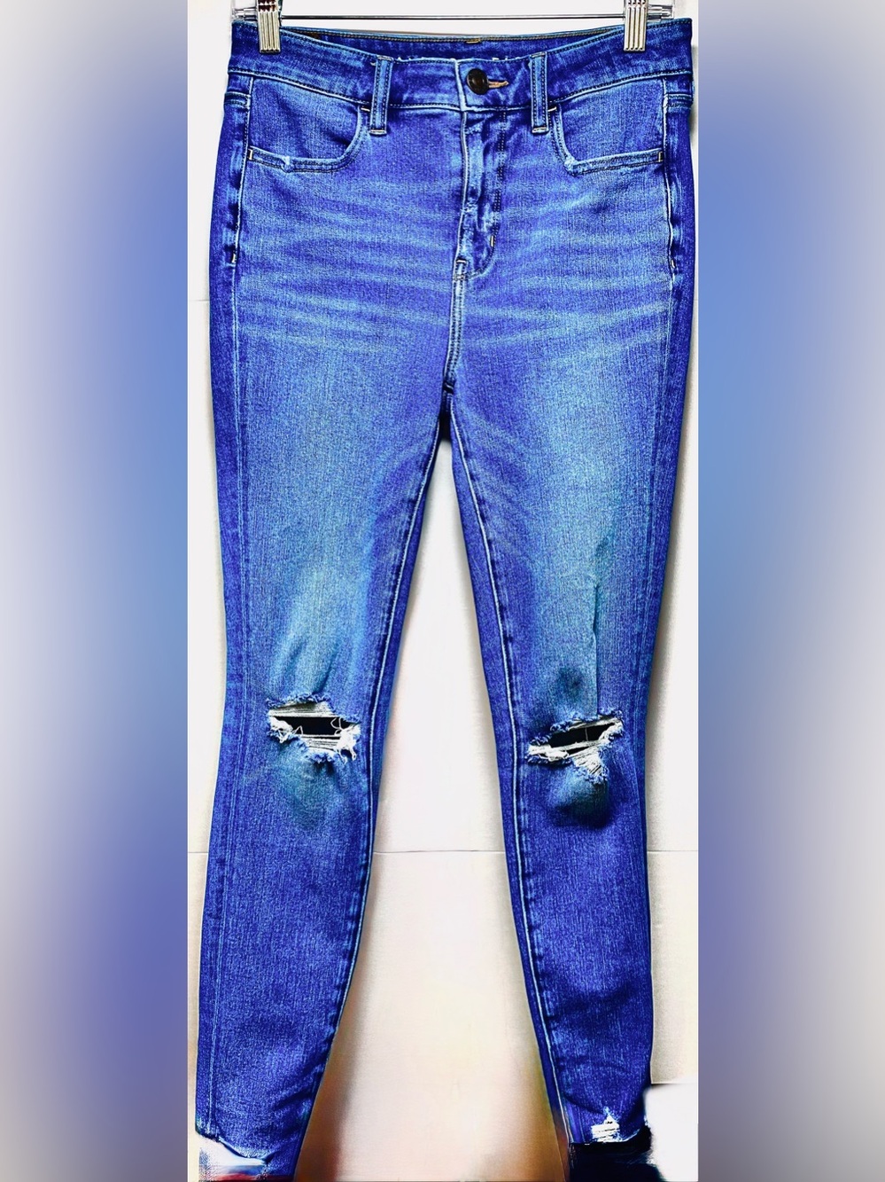 AMERICAN EAGLE OUTFITTERS-Size 6-Women’s Blue Distressed HI-Rise Jeggings